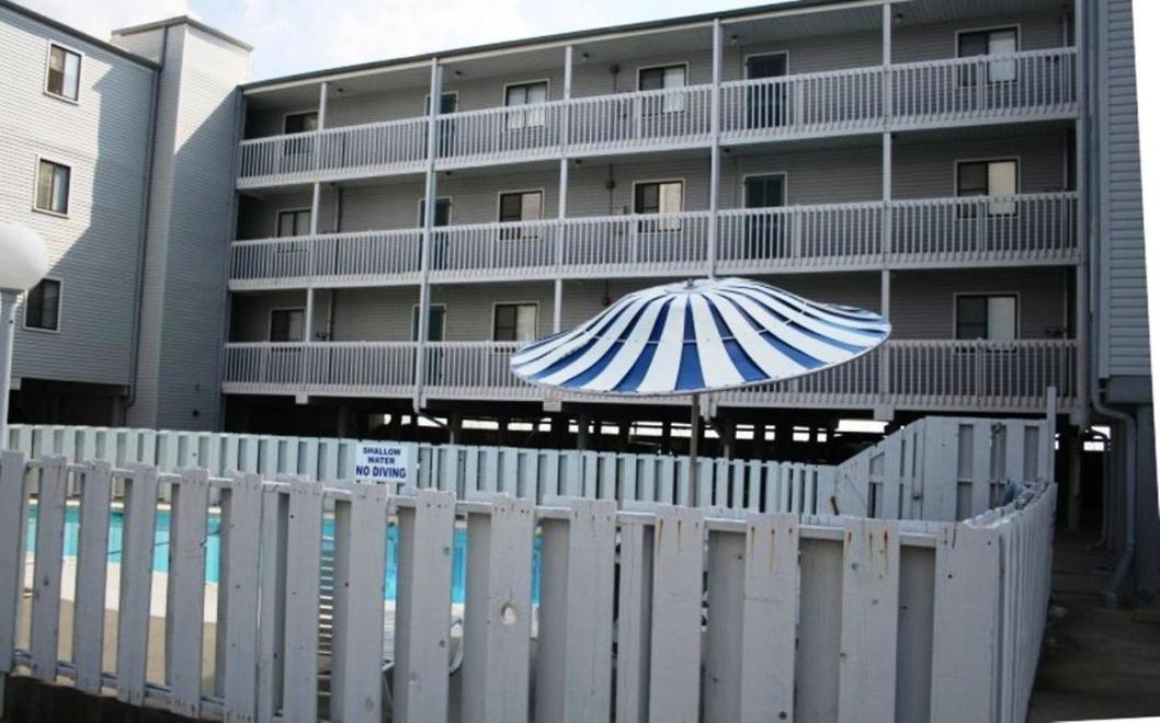 Beachmaster Unit 107 In Cherry Grove Is An Oceanfront Condo 默特尔比奇 外观 照片